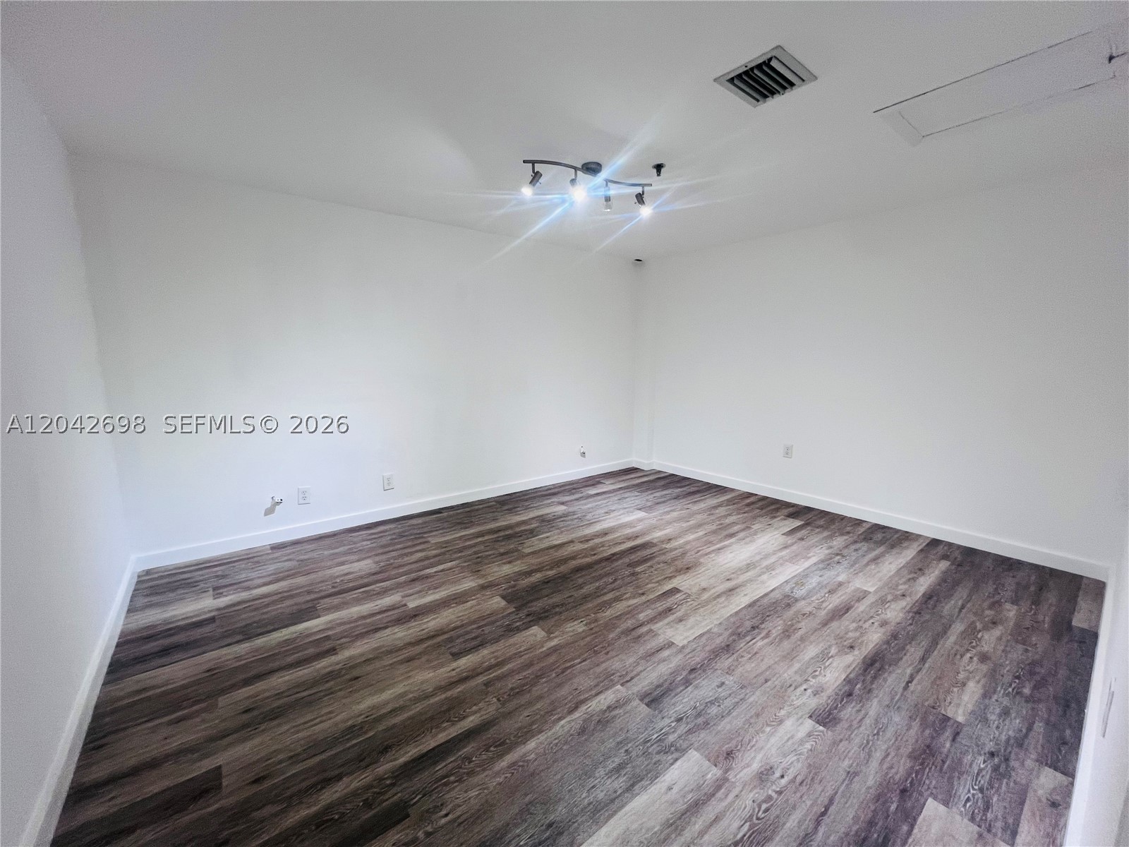property viewer photo 1