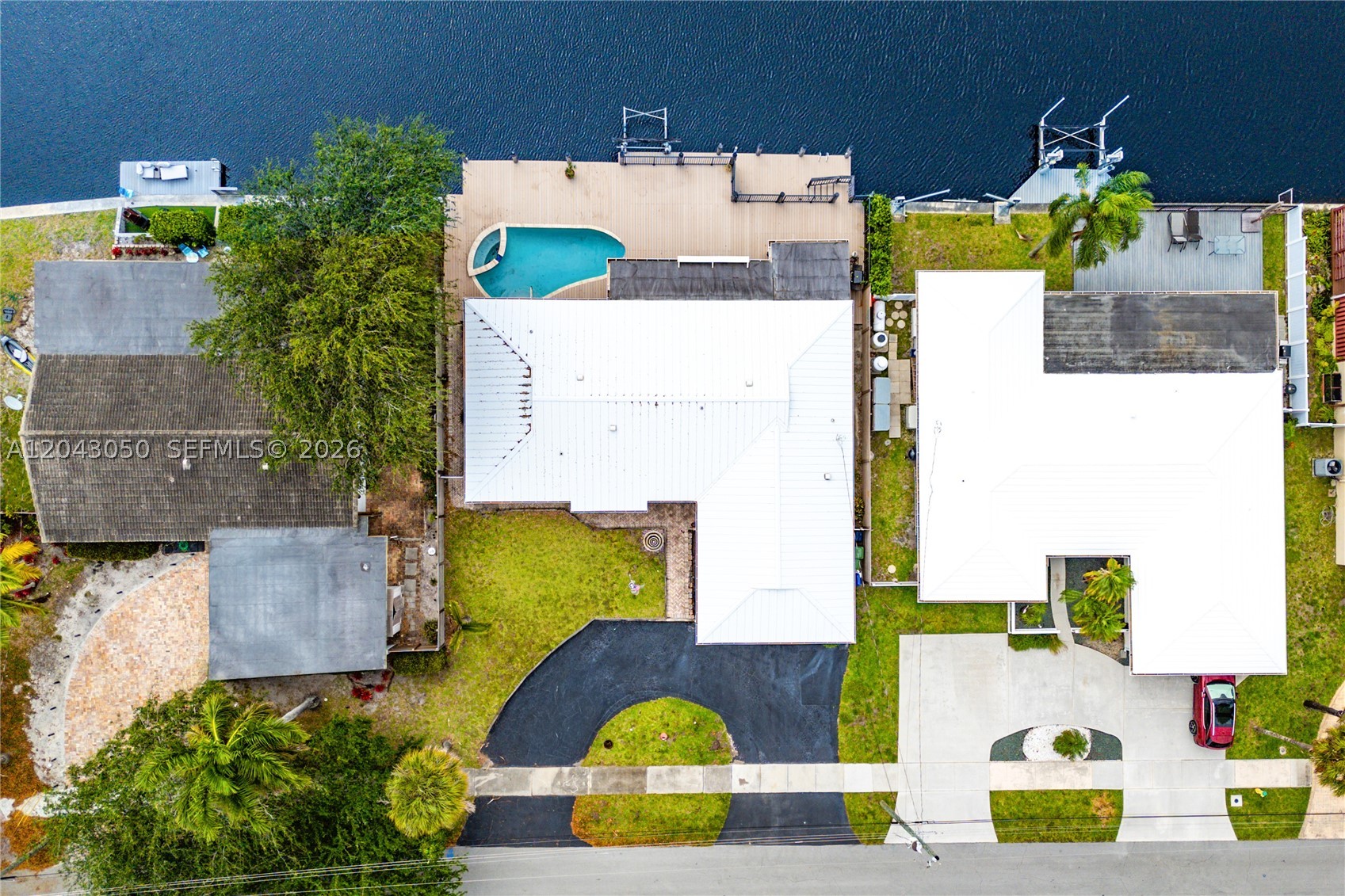 main property photo 35