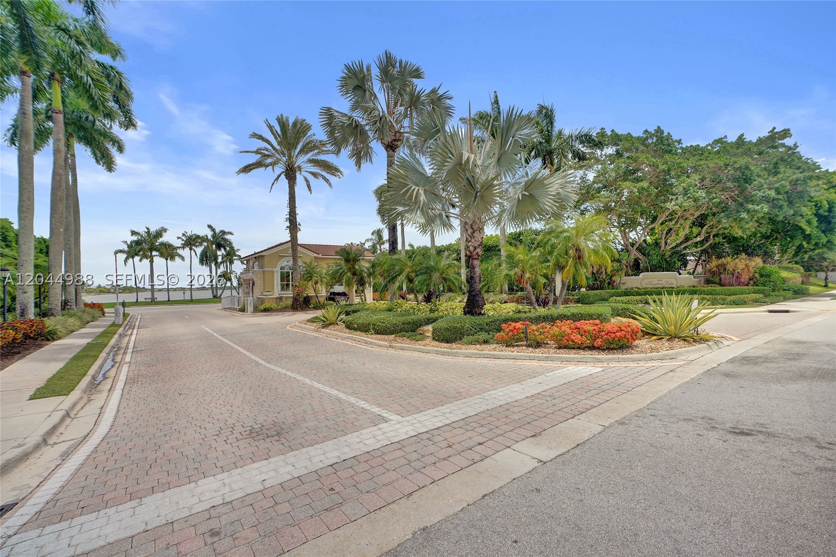 main property photo 39