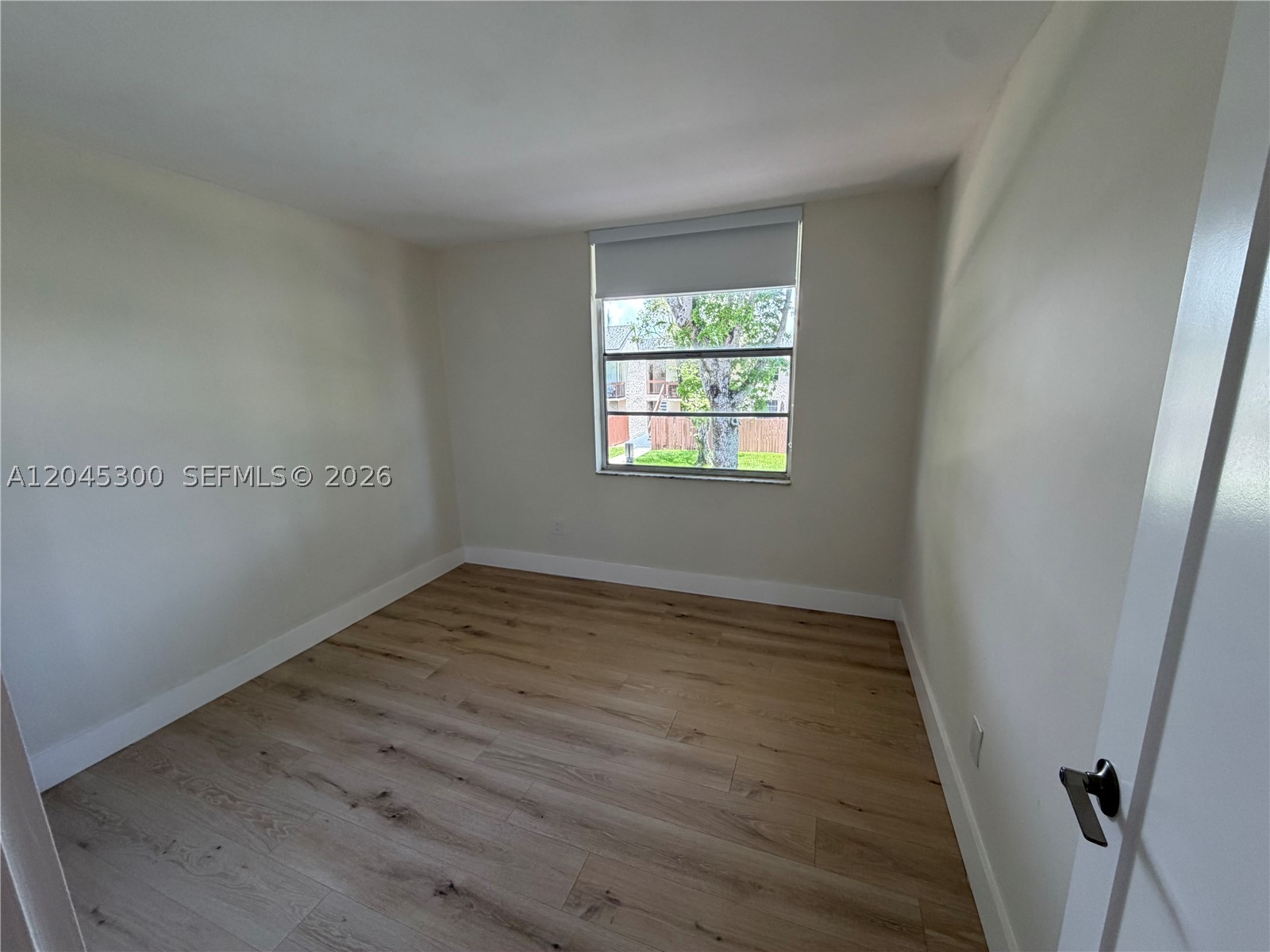 property viewer photo 11