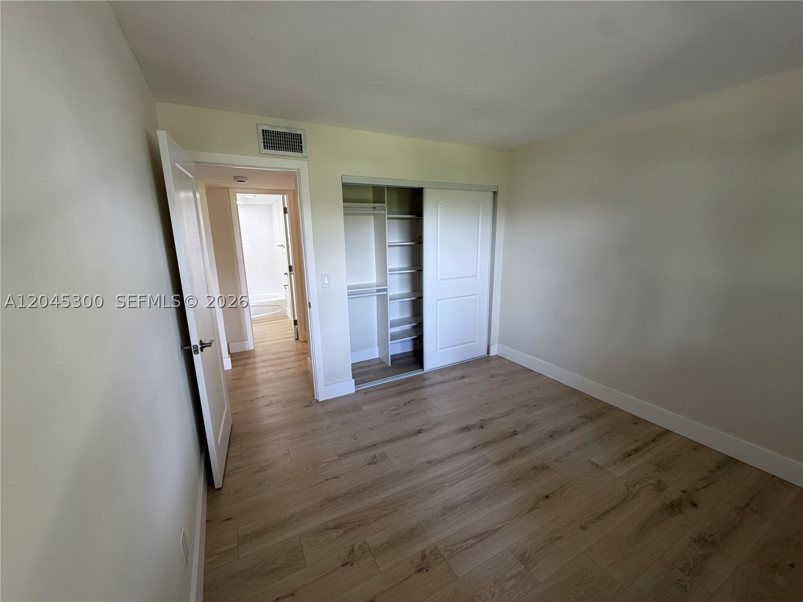 property viewer photo 12