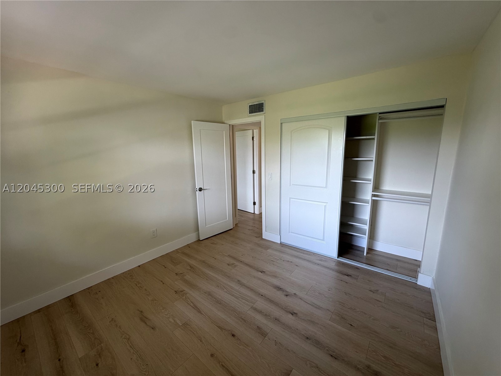property viewer photo 13