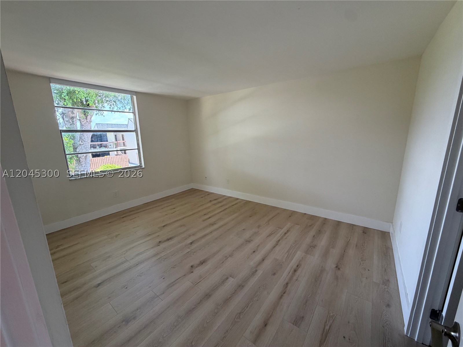 property viewer photo 14
