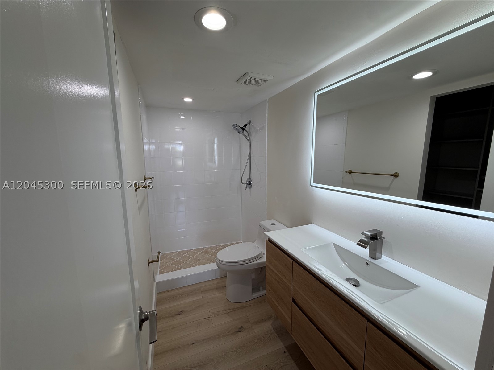 property viewer photo 16