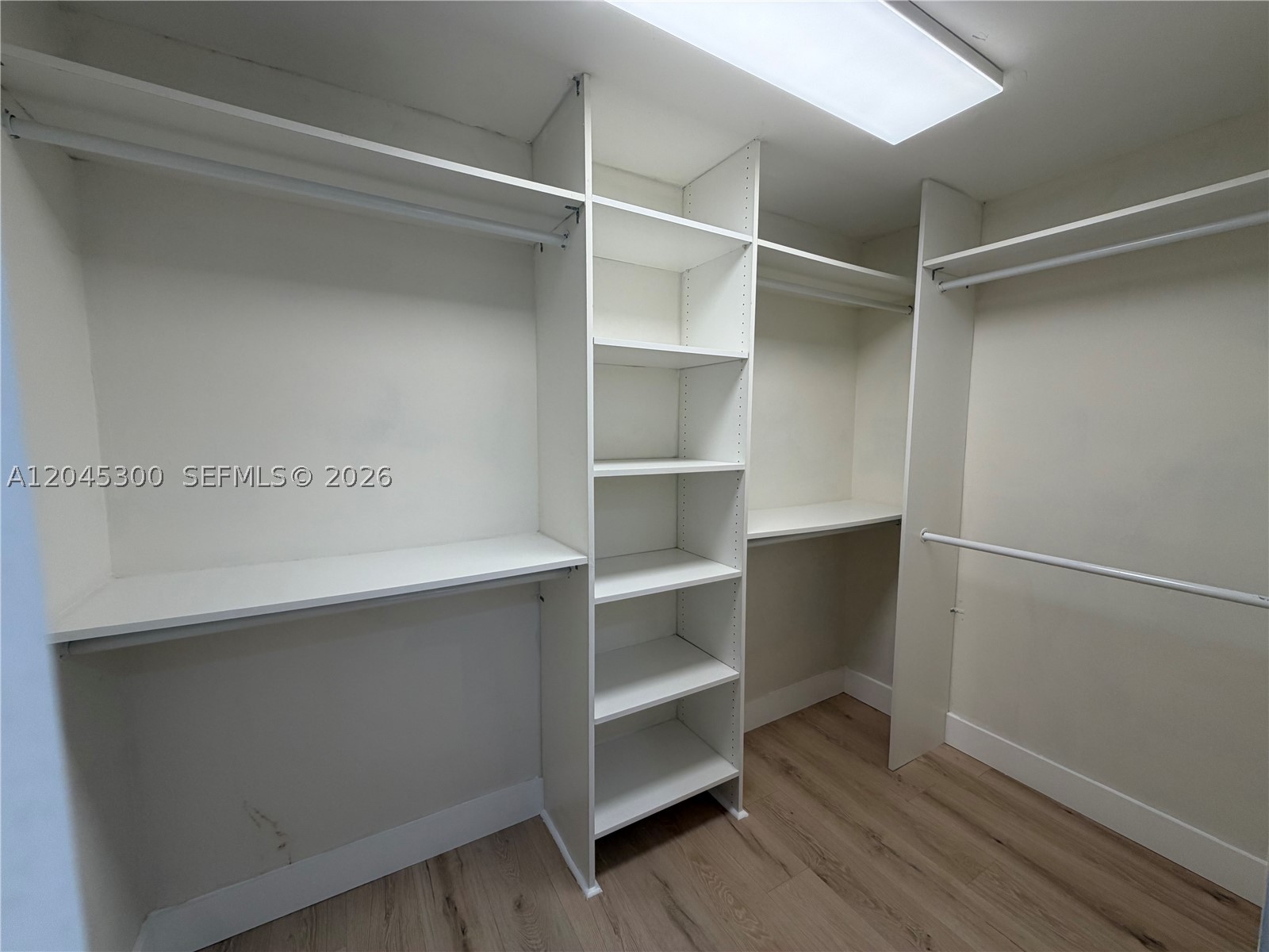 property viewer photo 17