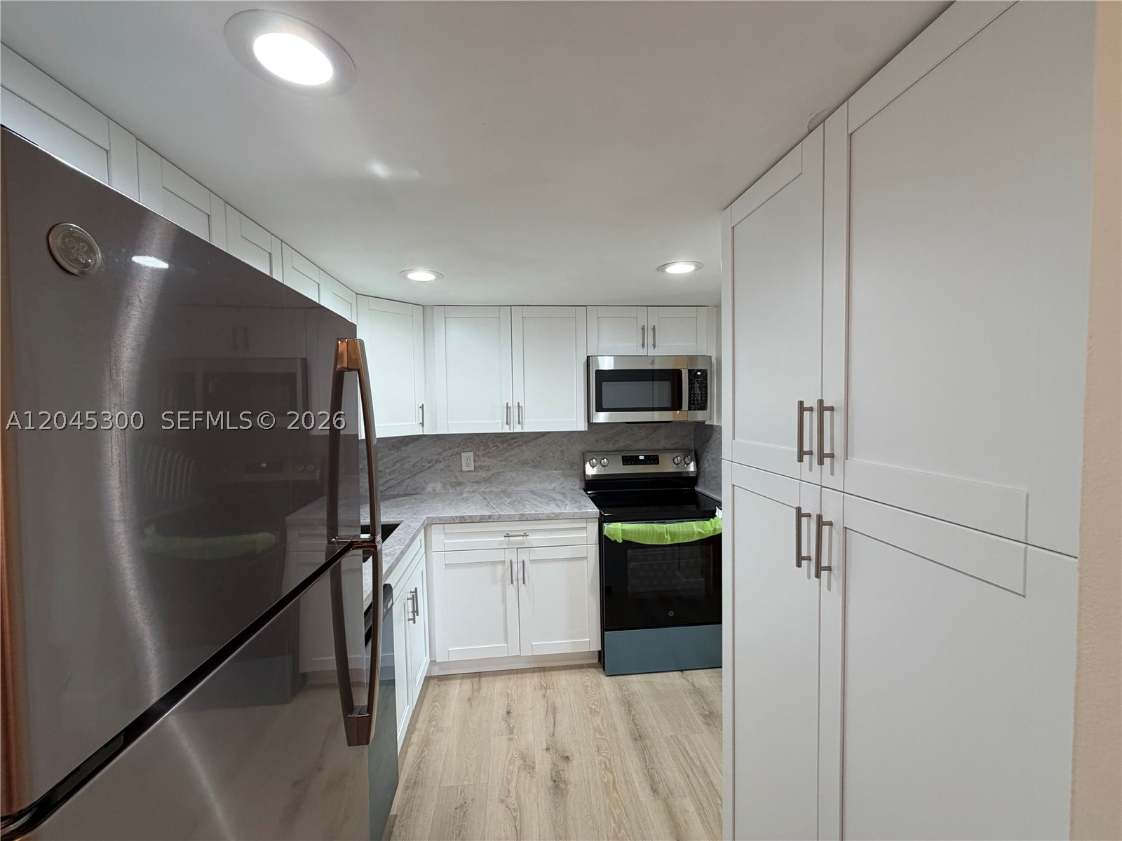 property viewer photo 2