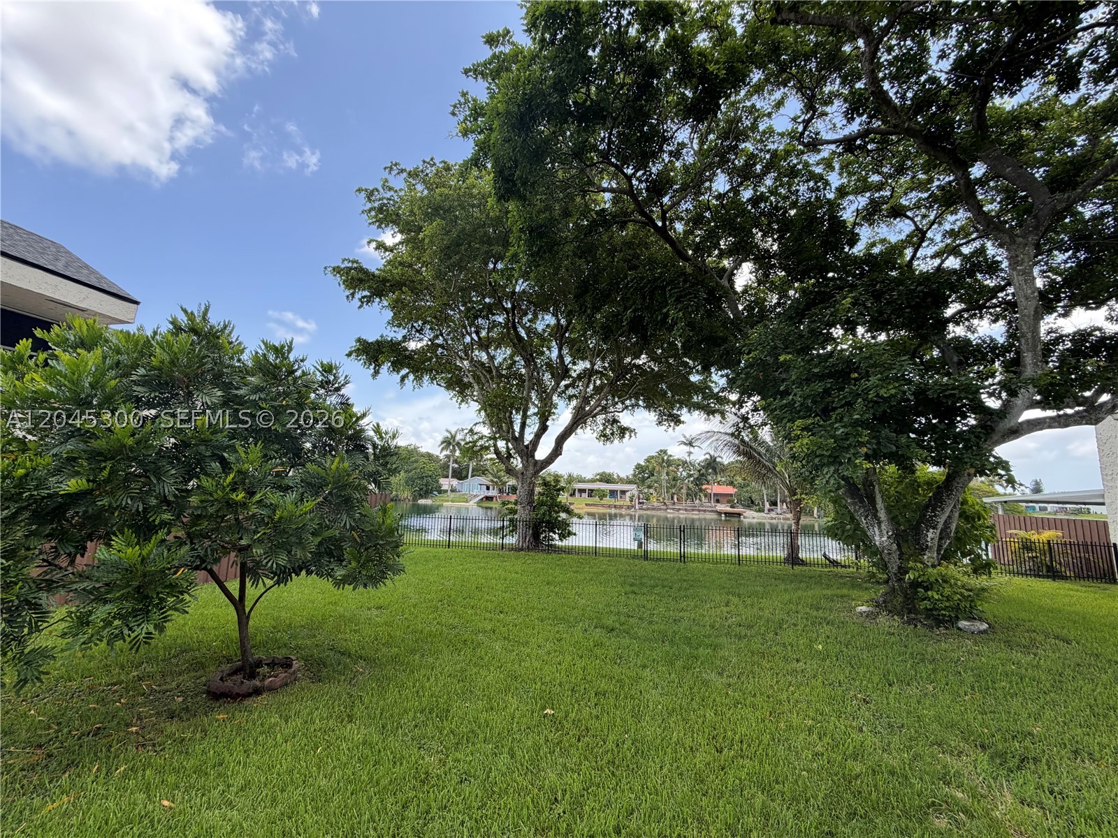 property viewer photo 22