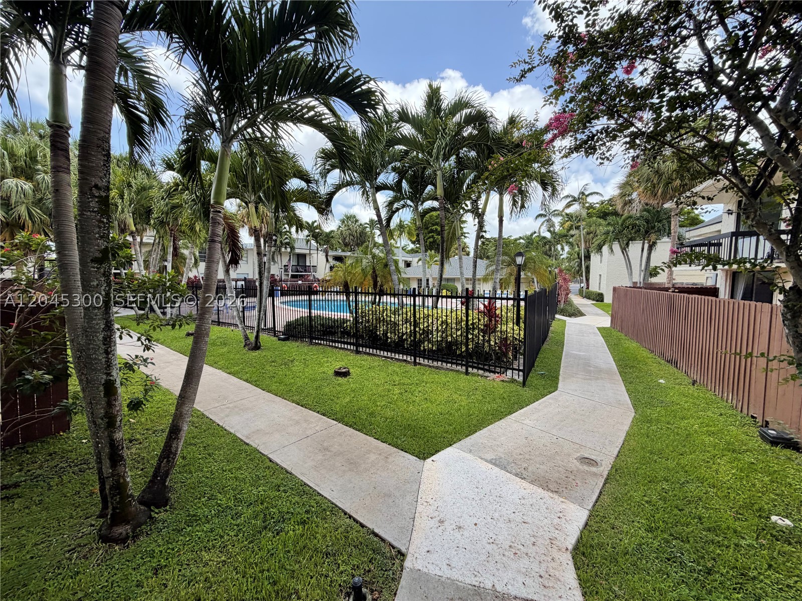 property viewer photo 25