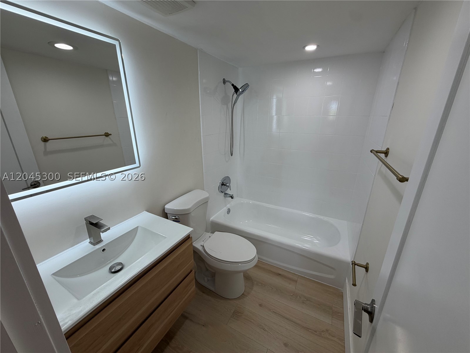 property viewer photo 4