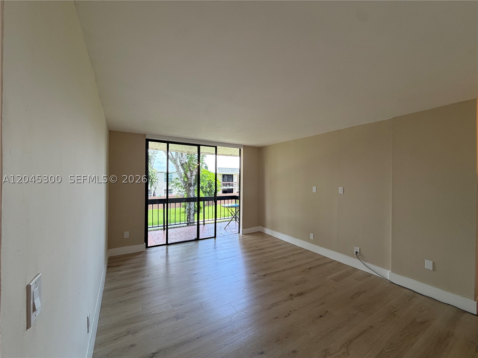 property viewer photo 5