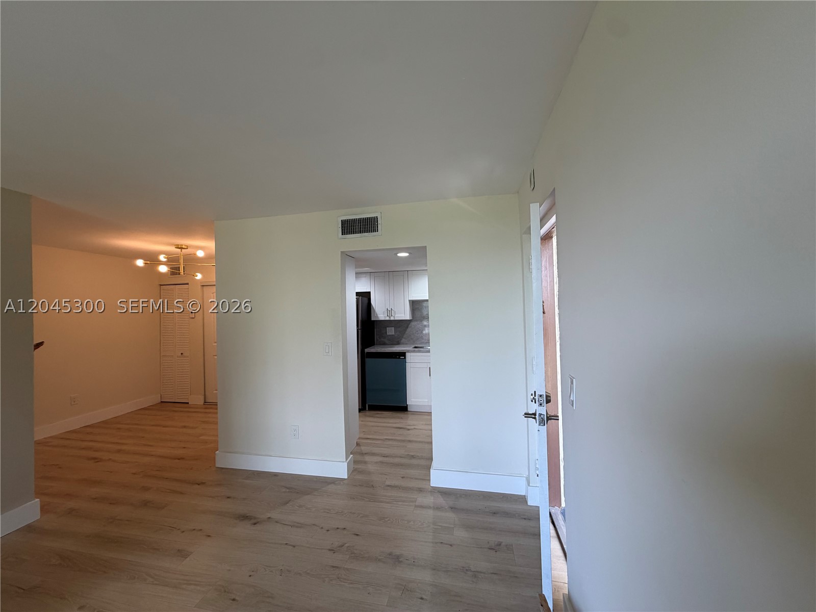 property viewer photo 6