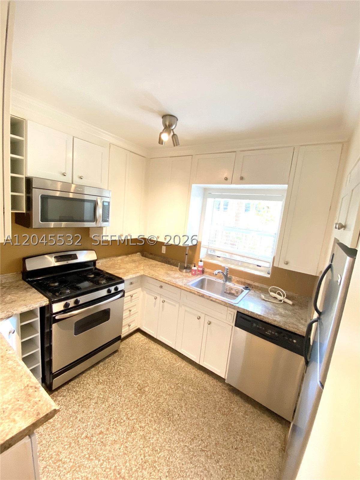 property viewer photo 3