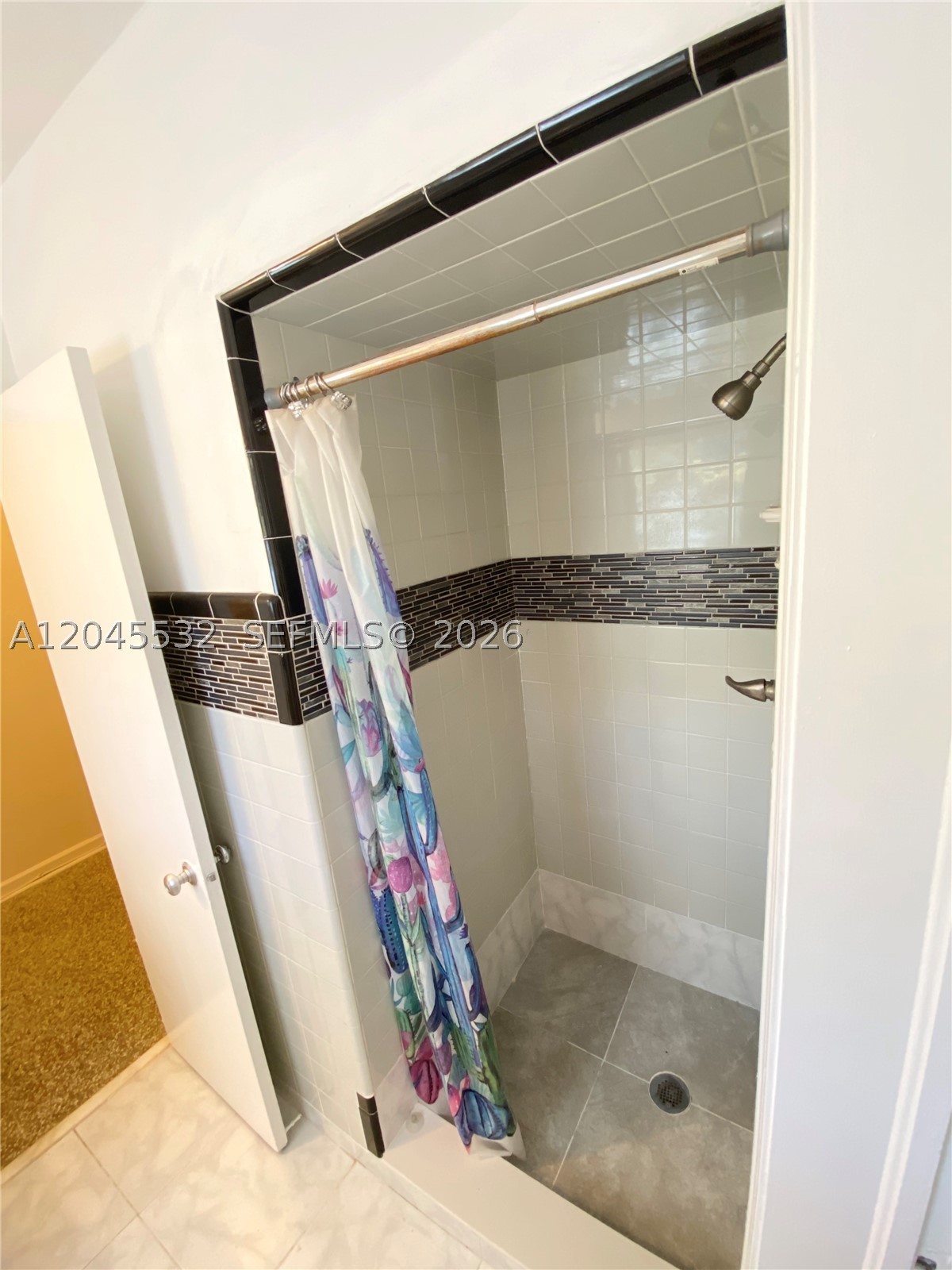 property viewer photo 6
