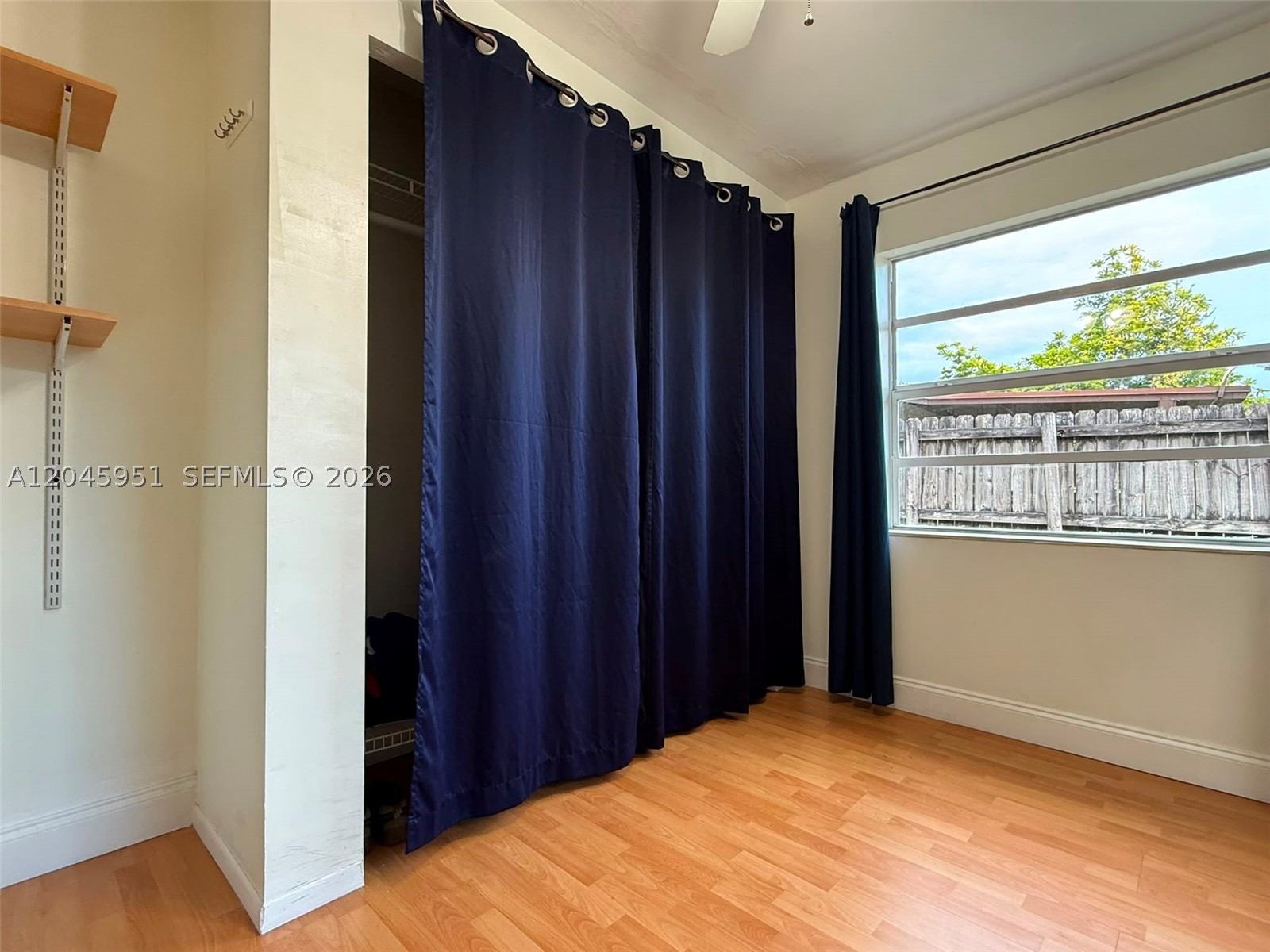 property viewer photo 3
