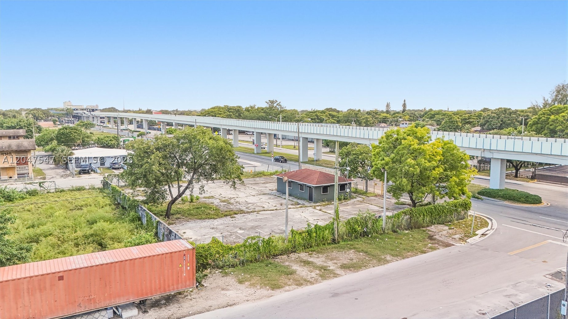 main property photo 4