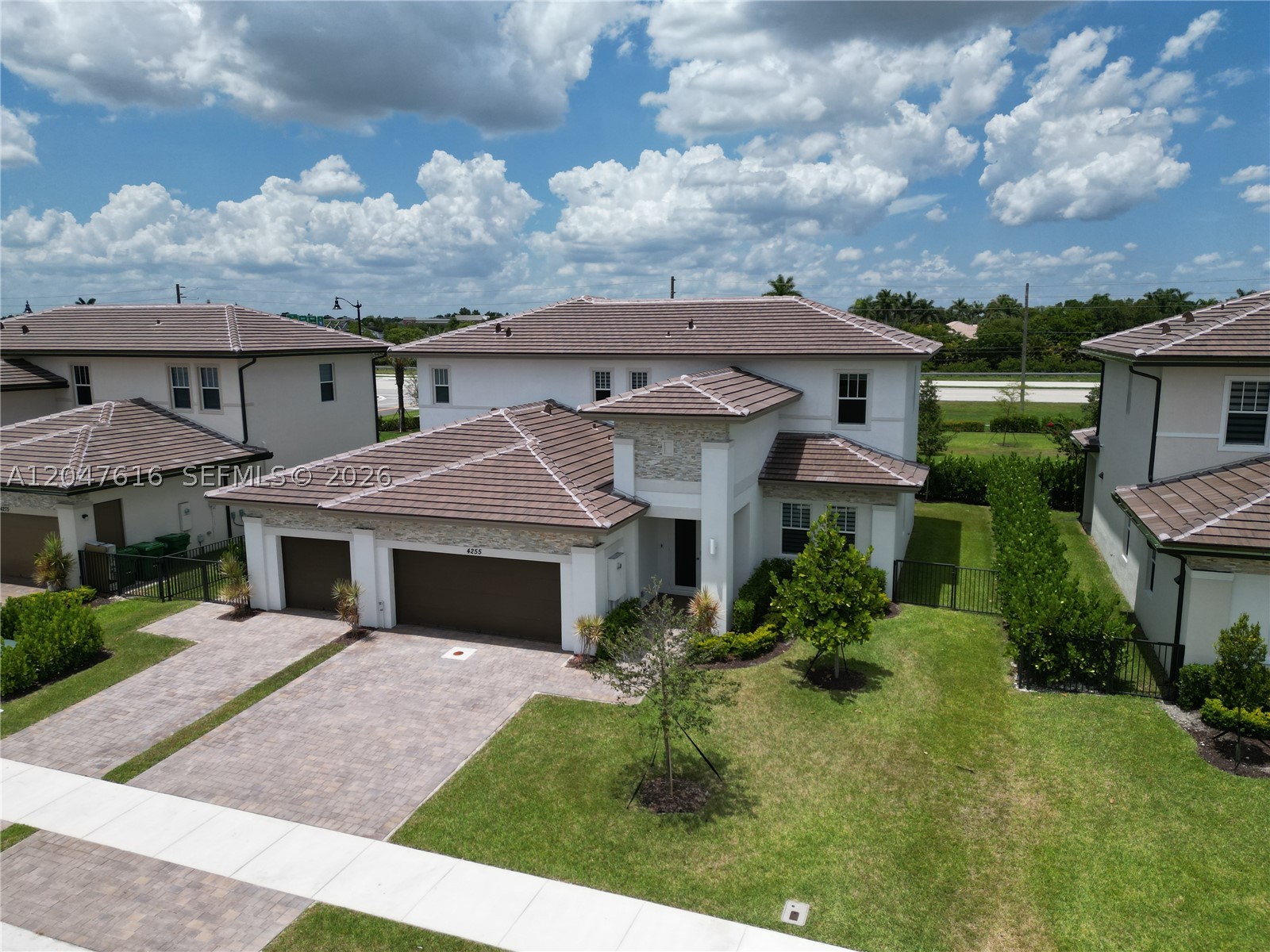 main property photo 31
