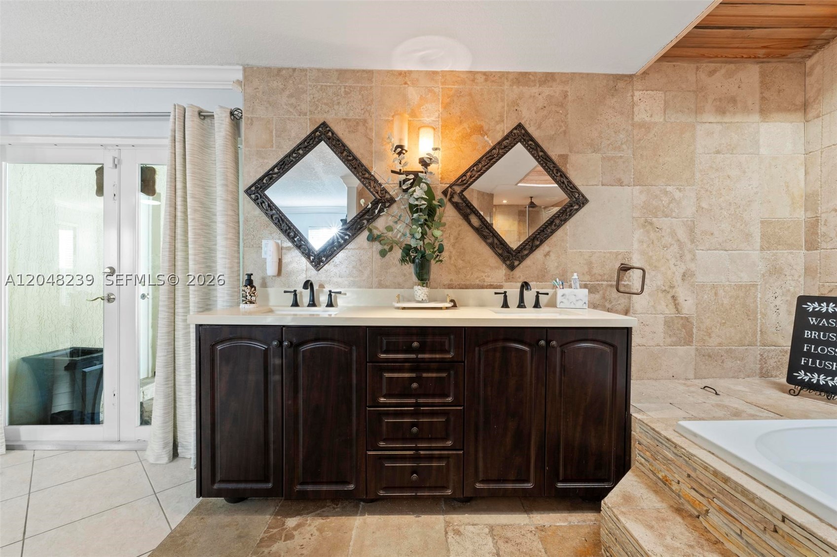 property viewer photo 24