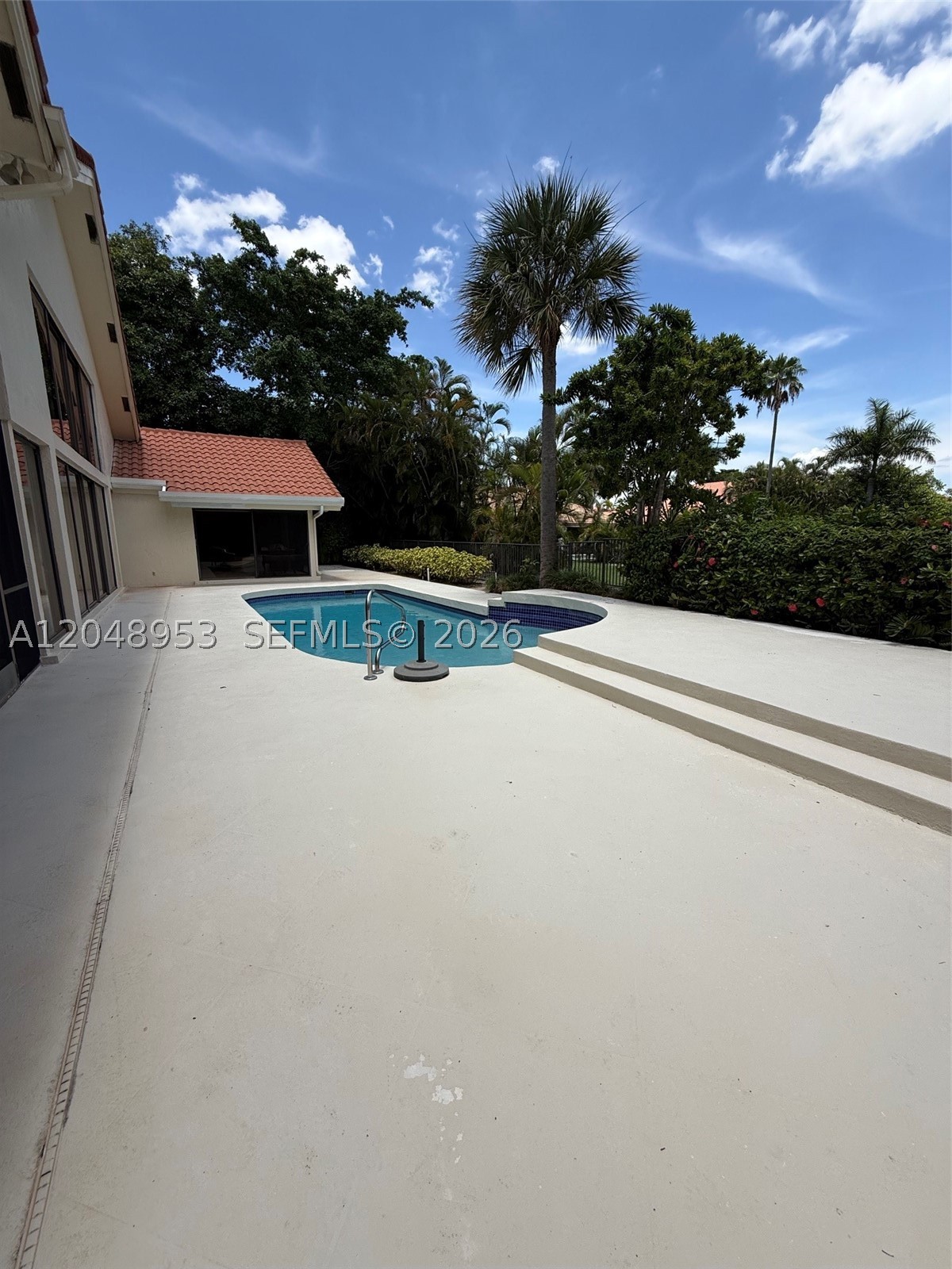 main property photo 40