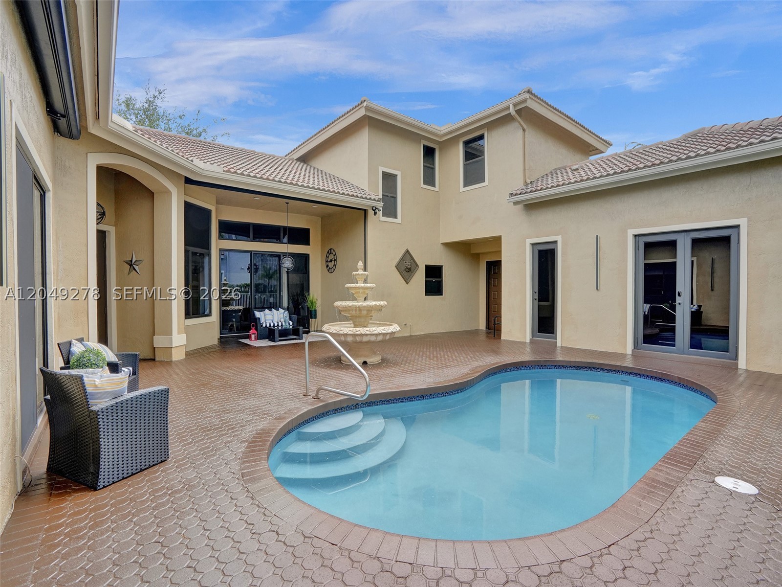 main property photo 8