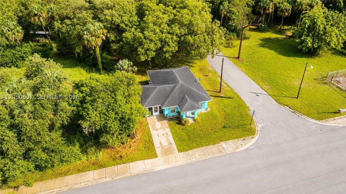 main property photo 18