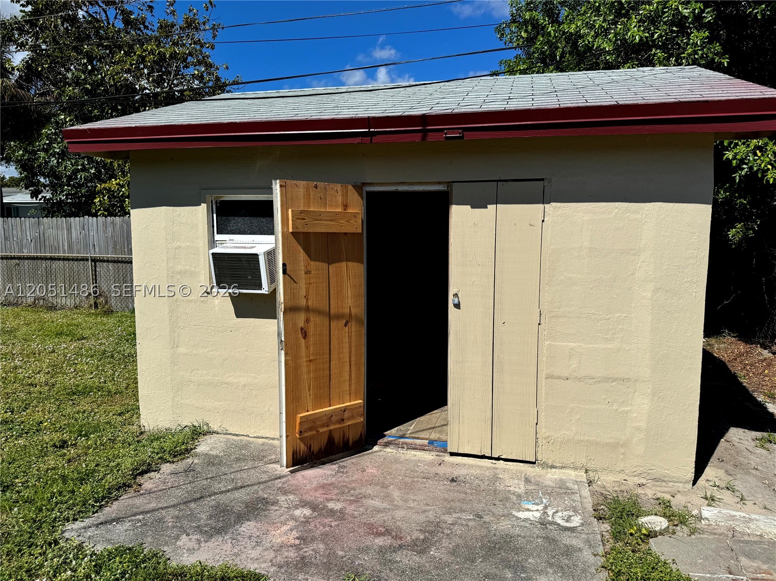 main property photo 14