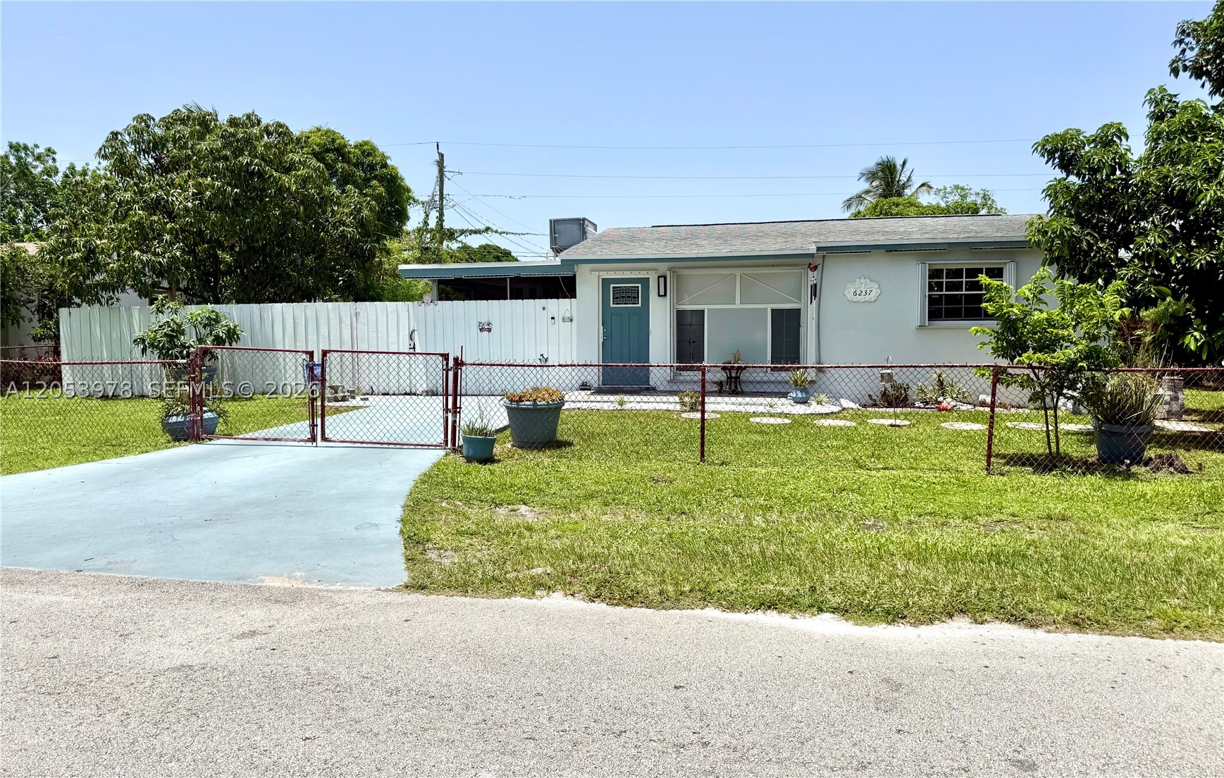main property photo 13