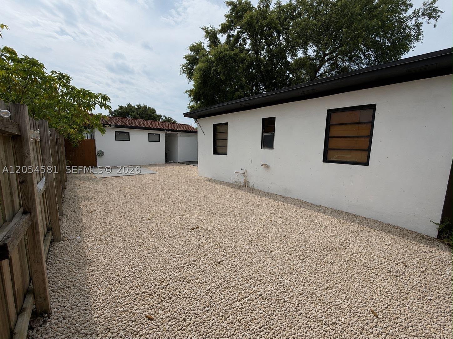 property viewer photo 1