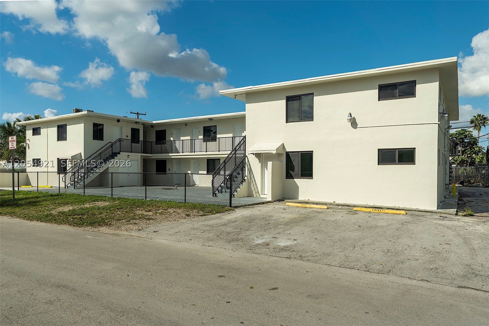 main property photo 0