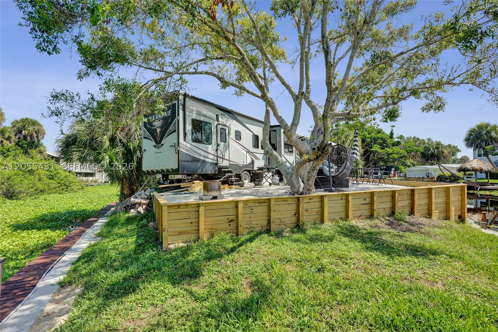 main property photo 37