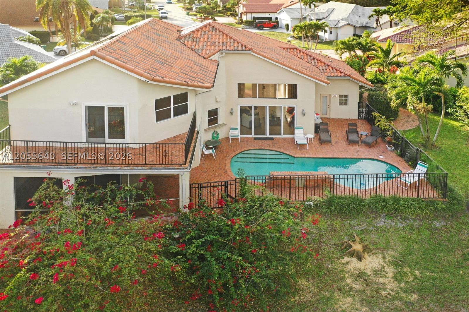 main property photo 13