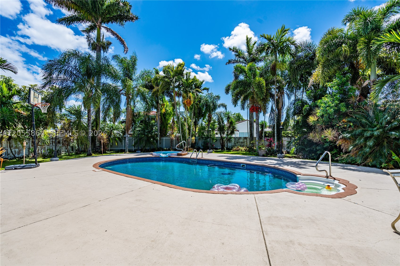 main property photo 24