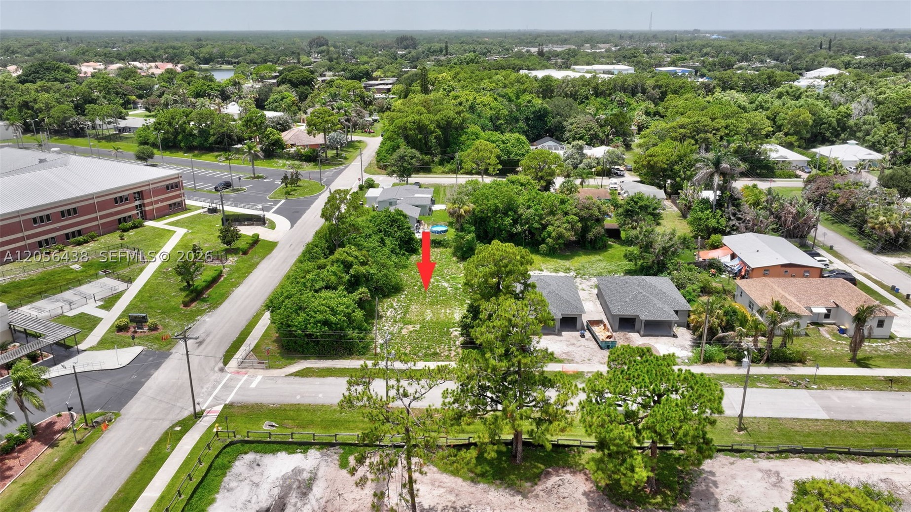main property photo 14