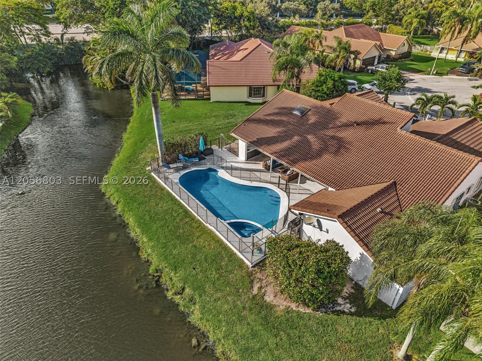 main property photo 10