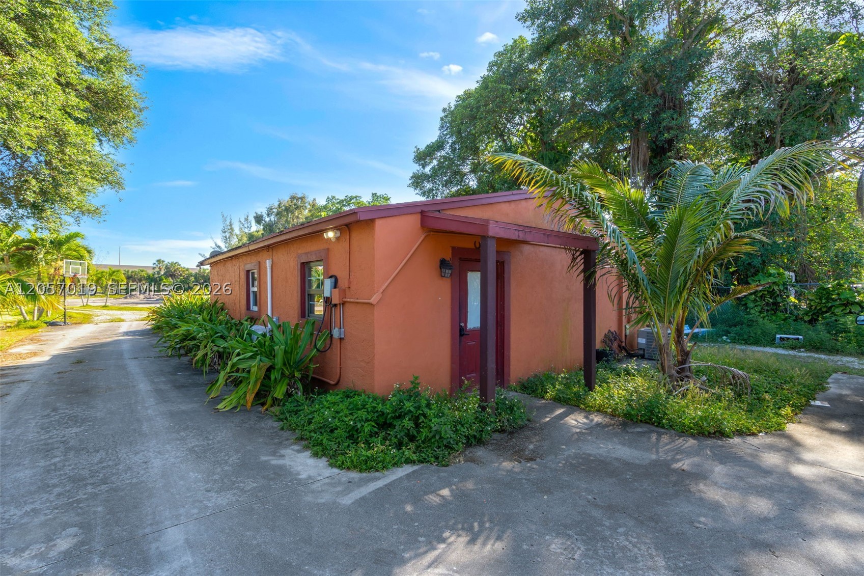 main property photo 10