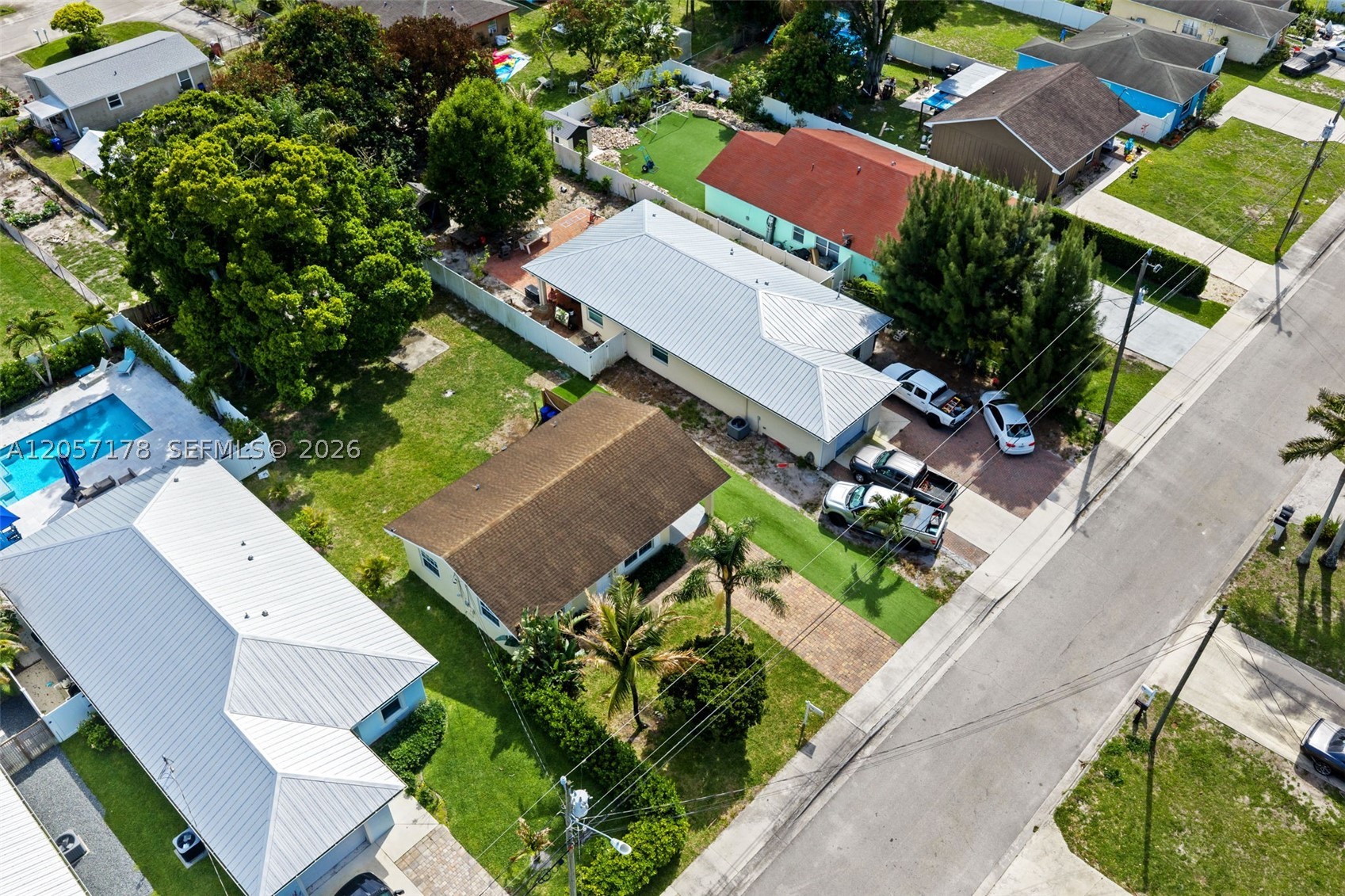 main property photo 30