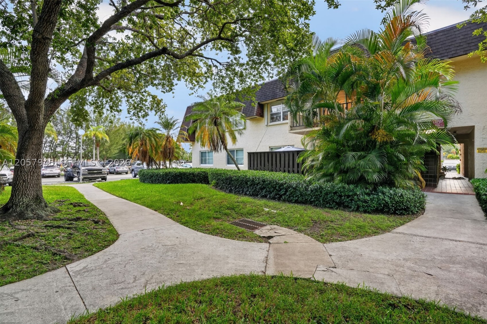 main property photo 0