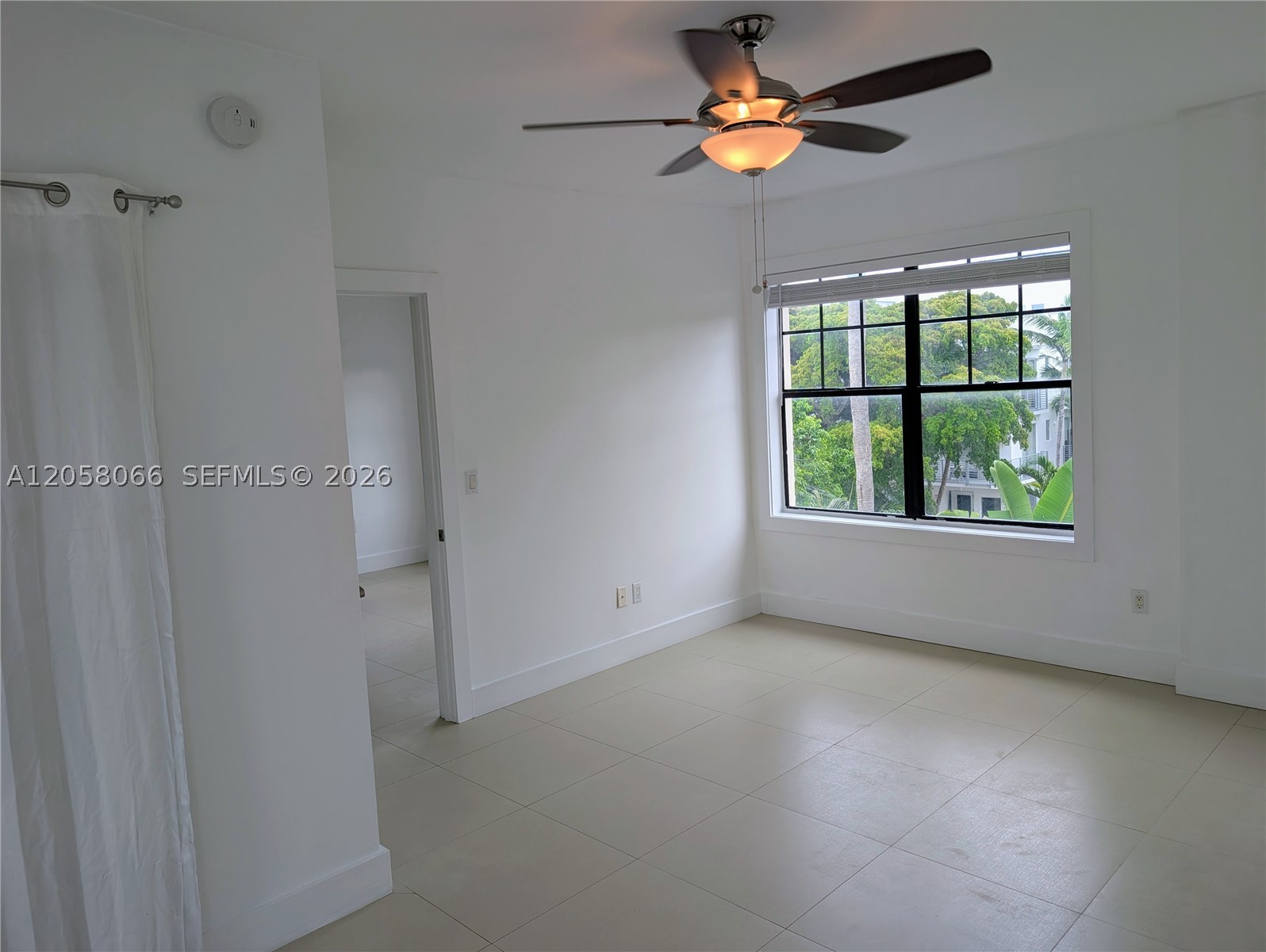 property viewer photo 7
