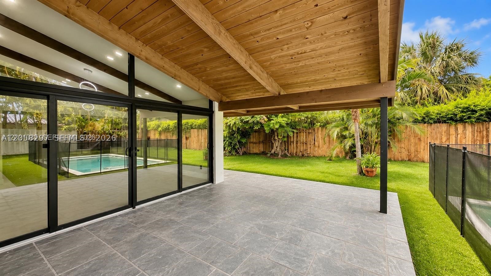 main property photo 11