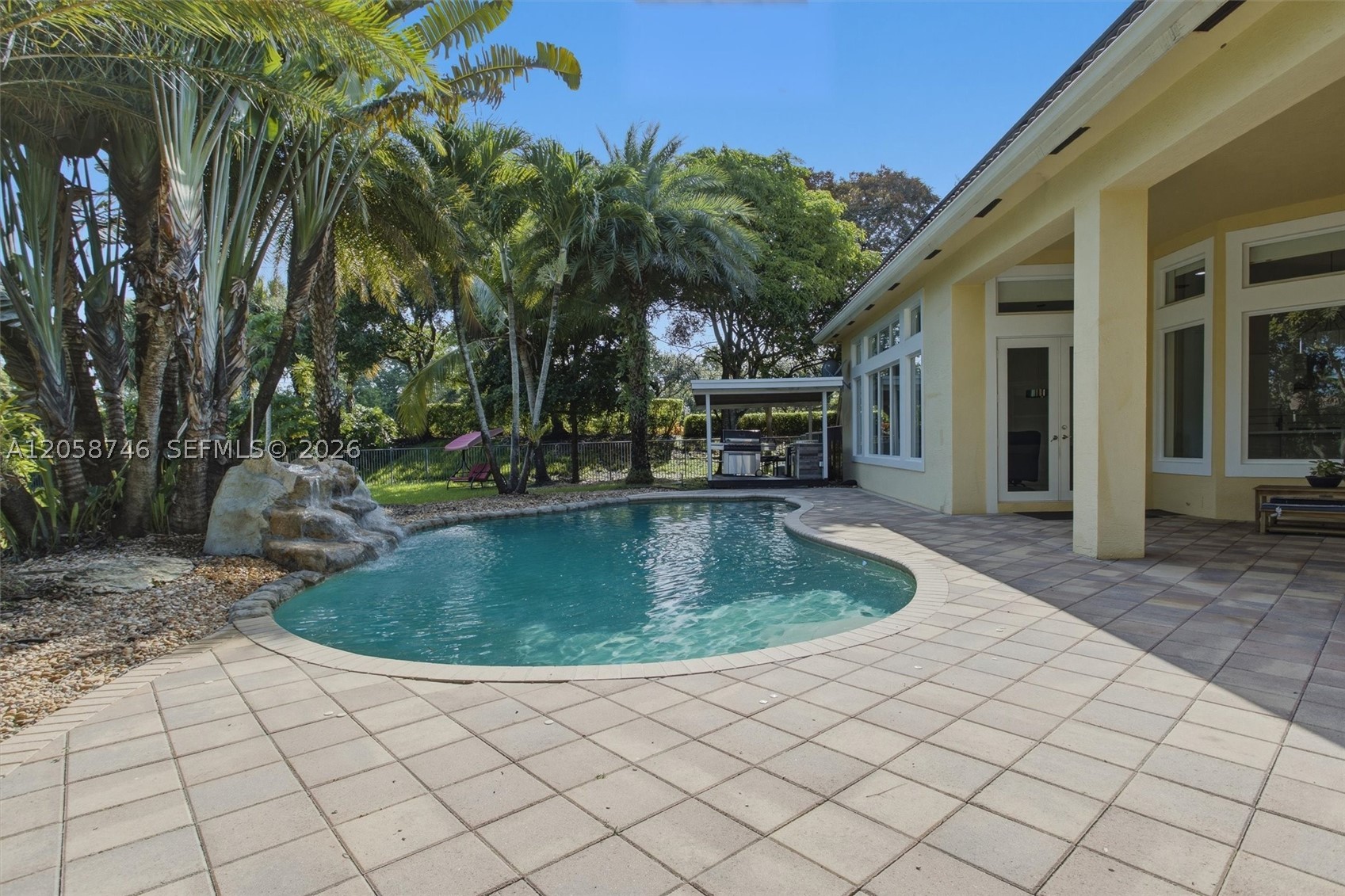 main property photo 40