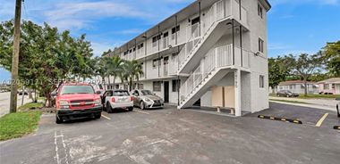 image of property with 1 Bed | 1 Bath | 785 Sqft