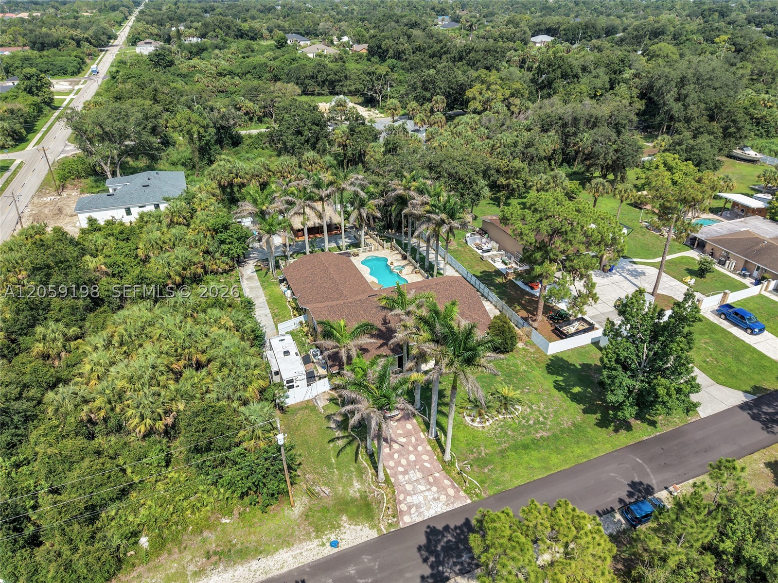main property photo 6