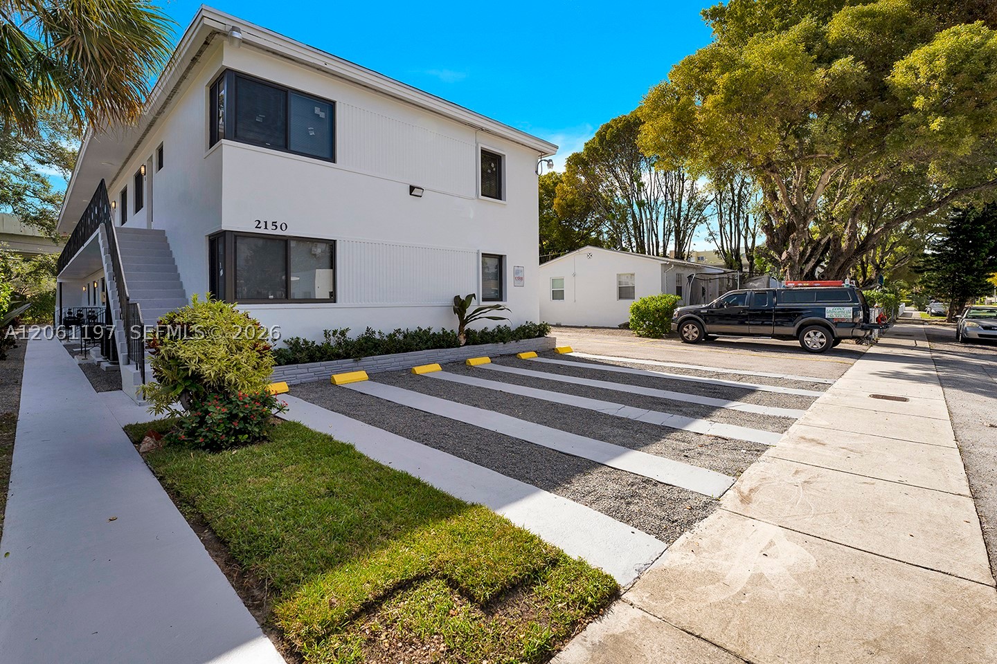 property viewer photo 13