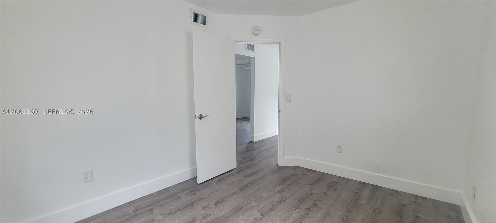 property viewer photo 4