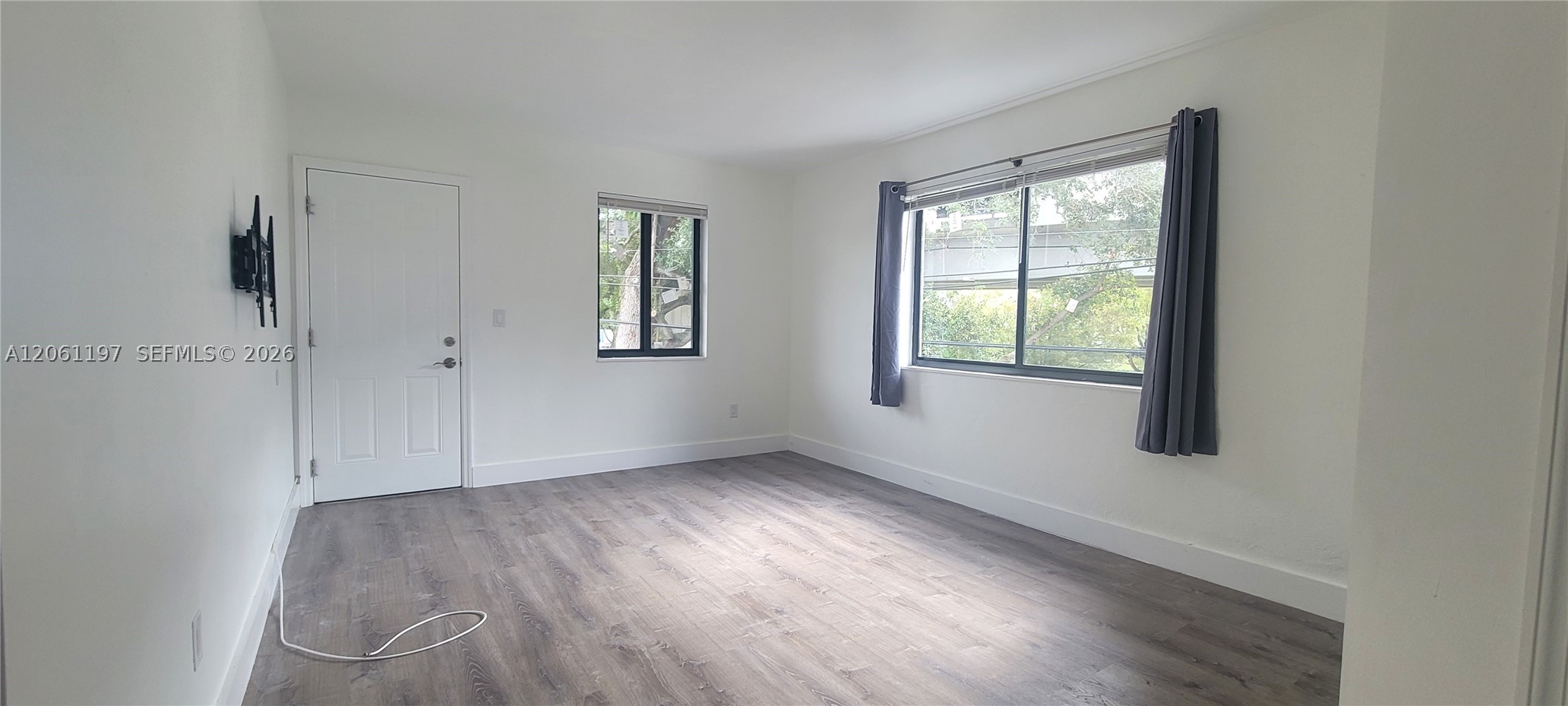property viewer photo 7