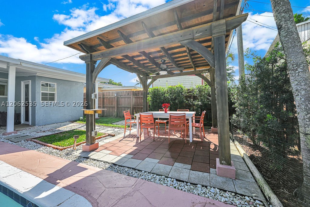 main property photo 40