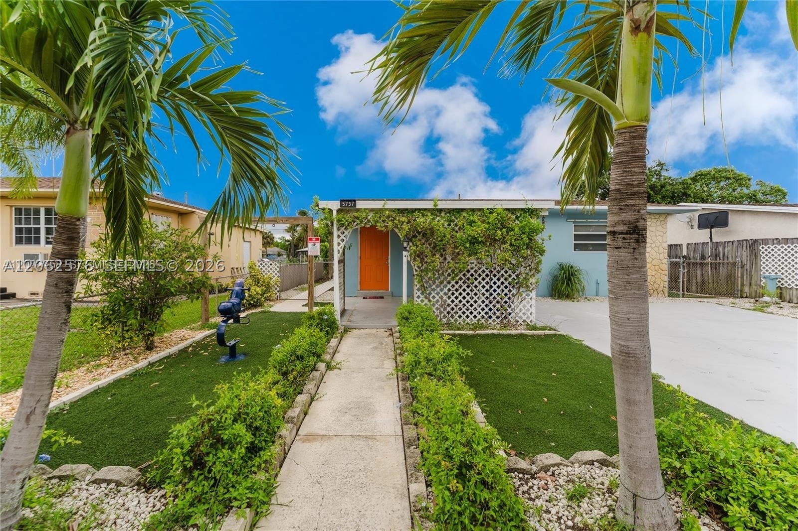 main property photo 17