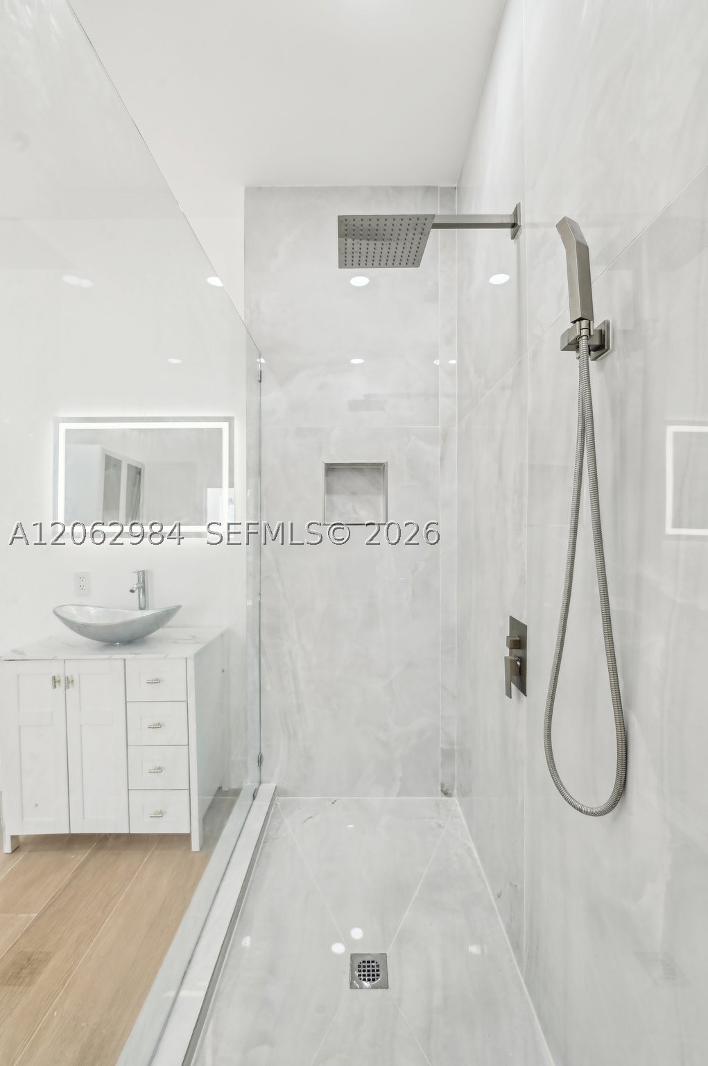 main property photo 78