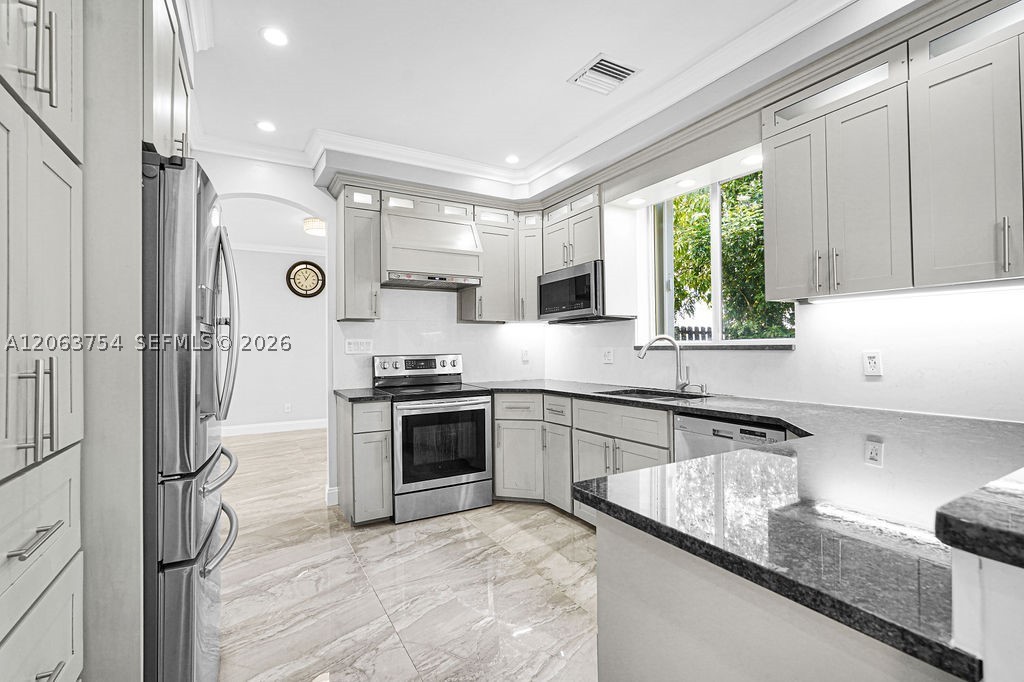 main property photo 76