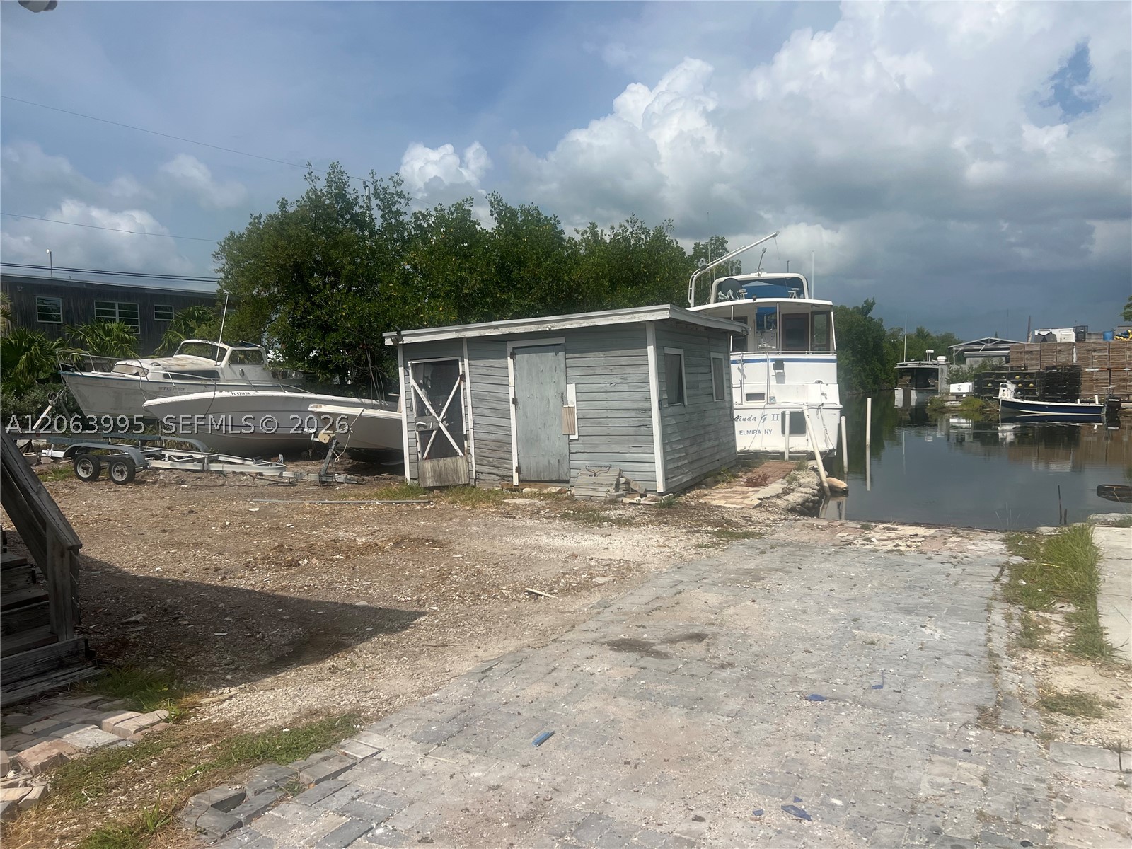 main property photo 20