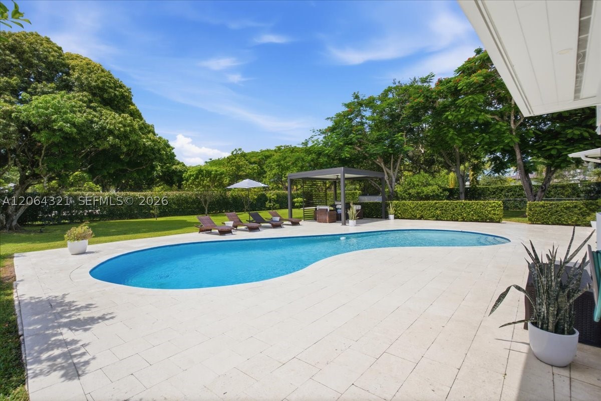 main property photo 44